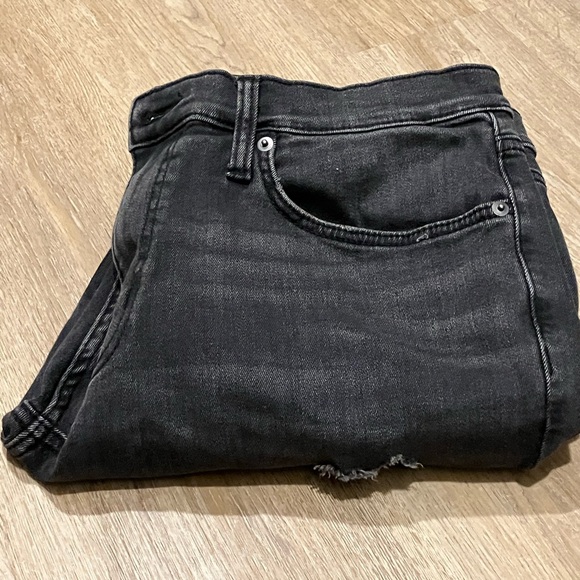Like New - Men’s black washed jeans with slight distressing - Picture 5 of 7